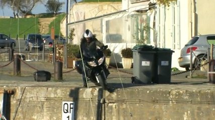 Ce journaliste de Moto Journal a fini dans le port avec sa moto !