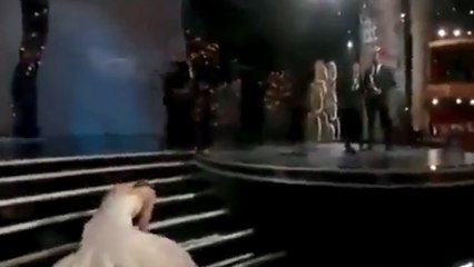 Découvrez une compilation hilarante de chutes dans les escaliers