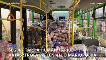 Humanitárius segélyt szállító konvoj tart a körbezárt Mariupolba