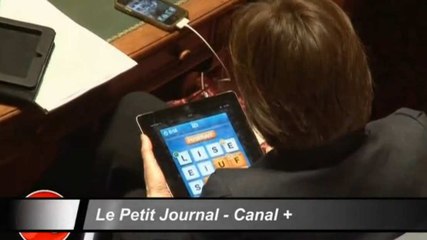 Le Petit Journal : La sénatrice Laurence Rossignol joue pendant les débats