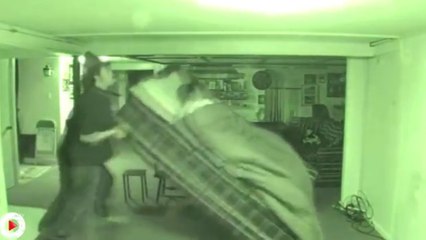 Découvrez les pires façons de réveiller quelqu'un en plein sommeil