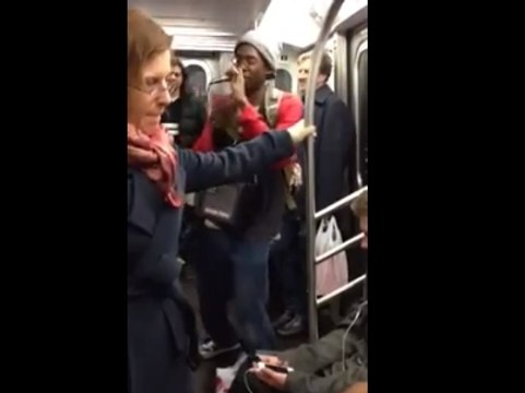 Ce chanteur dans le métro de New York fait un véritable tabac !