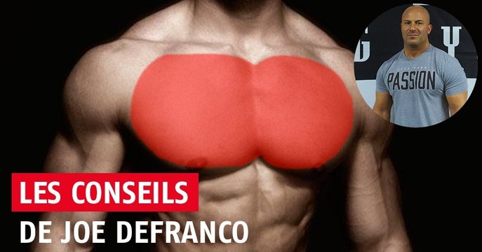 Joe DeFranco précise comment faire de vraies pompes qui développent les pectoraux