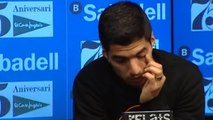 Luis Suarez fond en larmes en conférence de presse