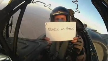 De son avion, un pilote envoie un message émouvant à son frère pour son mariage