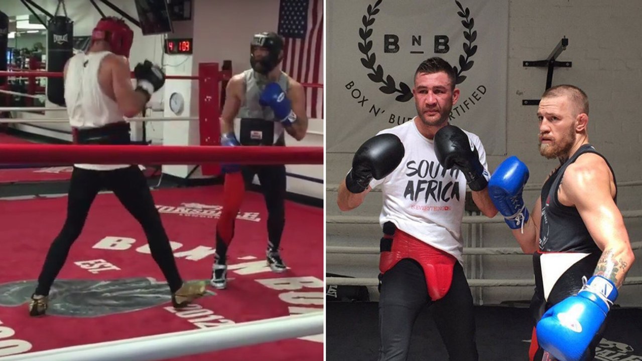 Conor McGregor affronte l'ancien champion du monde de boxe Chris Van Heerden