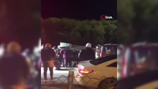 Sürücü direksiyon hakimiyetini kaybetti, refüj demirleri otomobile saplandı