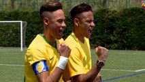 Neymar rencontre sa statut de cire qui sera exposée chez Madame Tussauds