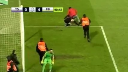 Un arbitre violemment agressé par un supporter lors d'un match en Turquie
