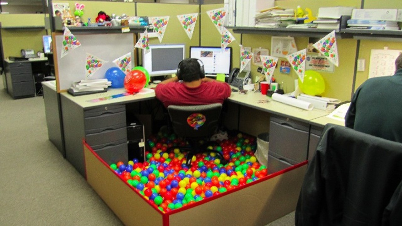 Avec ces astuces, donnez l'air de travailler dur tout en vous amusant au bureau