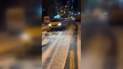 Kar yağışı sürücülere zor anlar yaşattı (2)