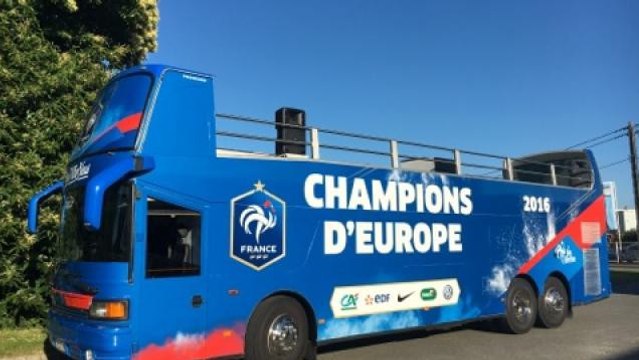 Euro 2016 : le bus des Bleus prévu pour fêter le titre est maudit depuis 2009 !
