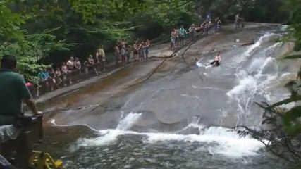 Cette chute d'eau en Caroline du Nord est un vrai toboggan naturel