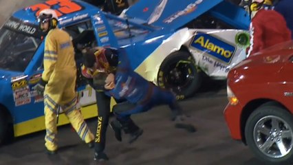 Deux pilotes de Nascar se battent après un accident mais se ridiculisent