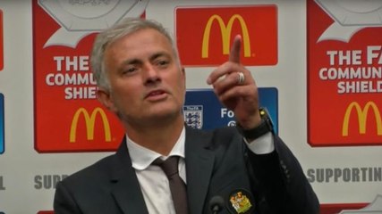 José Mourinho se moque d'un journaliste qui s'endort en conférence de presse