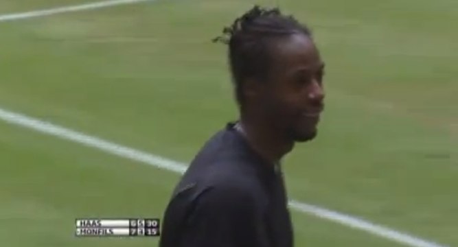 Découvrez le coup surprenant de Gaël Monfils lors d’un match de tennis
