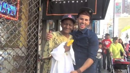 Découvrez comment deux jeunes redonnent le sourire aux SDF