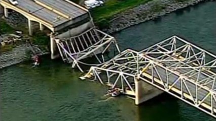 Etats-Unis : un pont s'effondre près de Seattle, deux voitures tombent à l'eau