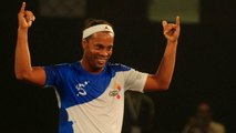 Ronaldinho régale lors d'un match de Futsal en Inde