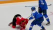 Damir Ryspayev, le bagarreur le plus fou du hockey sur glace, affronte une équipe à lui tout-seul