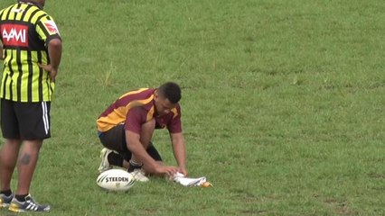 L'idée géniale d'un rugbyman tongien pour frapper sa pénalité sans tee