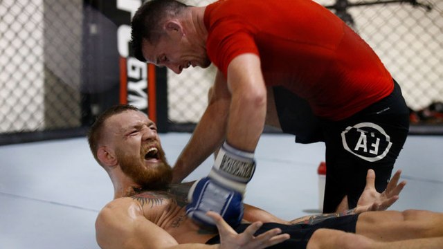 Conor McGregor : l'entraînement pour abdos dantesque de l'Irlandais à la fin de sa session ouverte à la presse