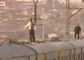 En Afrique du Sud, des hommes surfent sur des trains en marche pour s'amuser