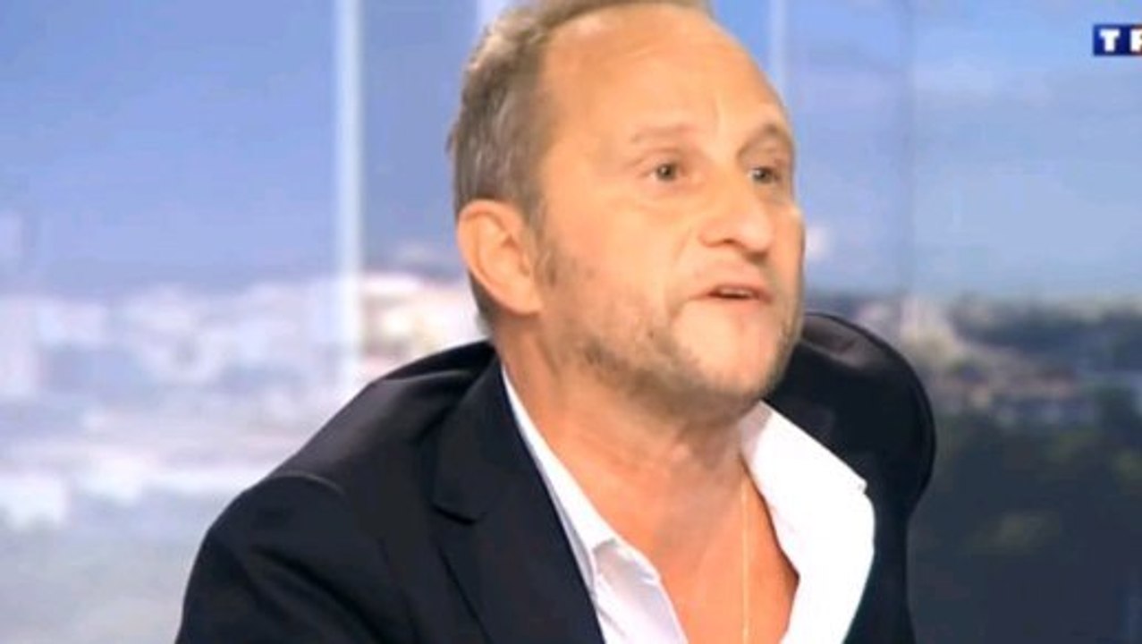 JT de TF1 : Benoît Poelvoorde et ses "petites cochonnes" déstabilisent Claire Chazal