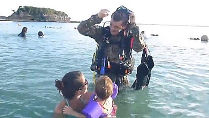 Après 9 mois d'absence, le militaire Hyrum Bronson surprend sa famille pour son retour