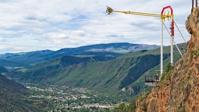 Avec Giant Swing Canyon, balancez-vous au-dessus d'un canyon !