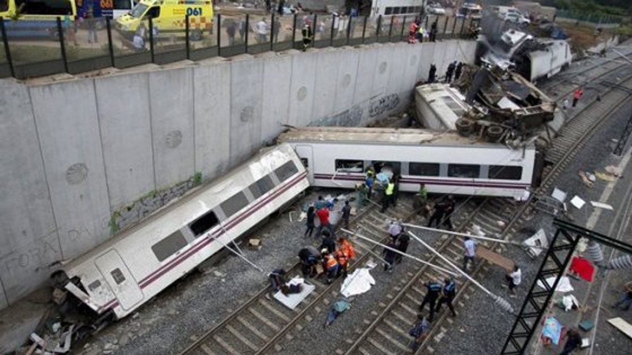 Déraillement d'un train en Espagne : l'accident mortel de Saint-Jacques-de-Compostelle causé par la vitesse ?