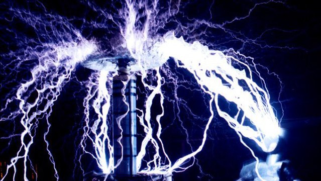 Le groupe Lightningfan utilise des éclairs d'un million de volts pour faire de la musique !