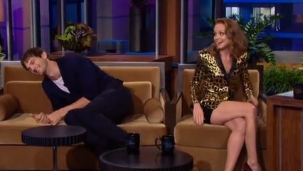 Jayma Mays, de Glee, dégoûte Ashton Kutcher avec une anecdote écoeurante