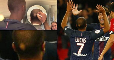 Lucas a un trou dans les cheveux derrière la tête à cause d'une pelade