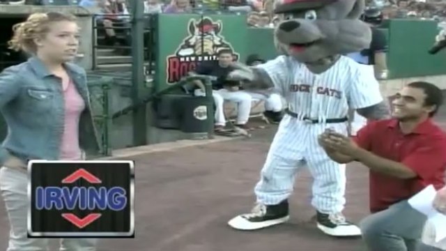 Demande en mariage : elle lui dit non devant tout un stade