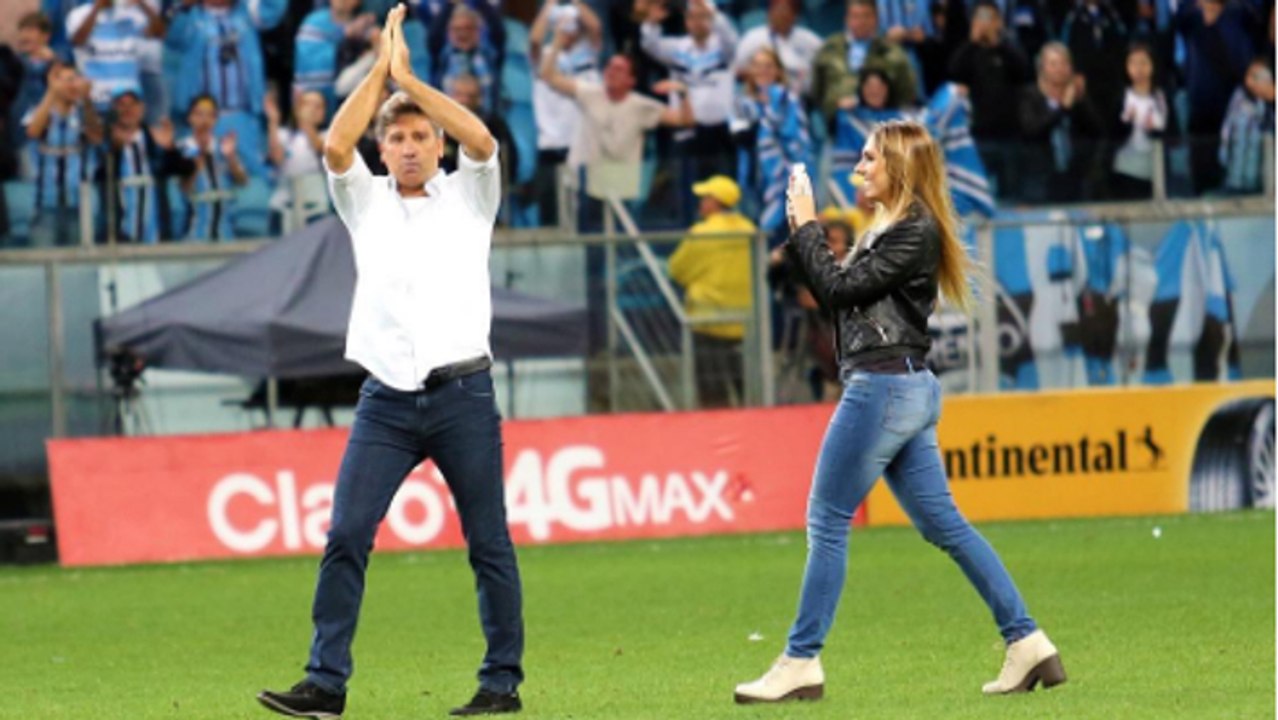 Carolina Portaluppi, fille de l'entraîneur du Gremio, Renato Gaucho, n'aurait pas dû entrer sur le terrain