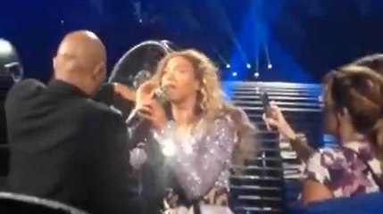 Beyoncé se prend les cheveux dans un ventilateur en plein concert