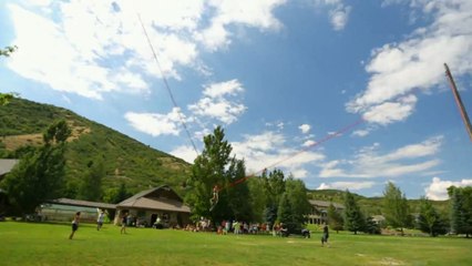 The Human Bungee Slingshot : Découvrez le lance-pierres à échelle humaine !