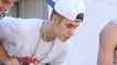 Justin Bieber : Le chanteur crache sur ses fans depuis le balcon de son hôtel
