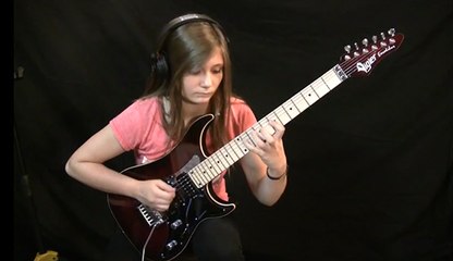 A seulement 14 ans, Tina S. transpose du Vivaldi à la guitare électrique