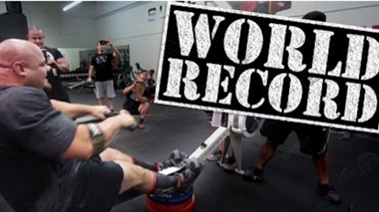 Le strongman Brian Shaw tente de battre le record du monde de rowing