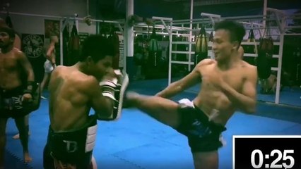 Devinez combien de coup de pieds ce spécialiste de muay-thaï peut donner en 40 secondes