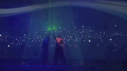 Regardez cet incroyable chorégraphie à base de rayons laser de Mr Puma et Phoenix