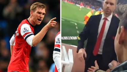 Mertesacker prend un énorme vent par un supporter, il a failli péter les plombs...