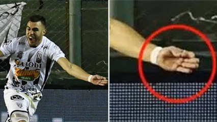 Frederico Allende, un joueur argentin, pique ses adversaires avec une aiguille en plein match