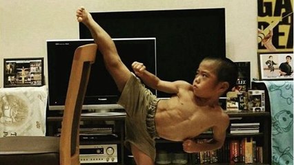 À seulement 6 ans, il se prend pour Bruce Lee et fait flipper