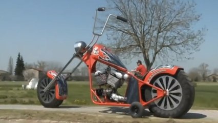 Découvrez la plus grande moto du monde créée par Fabio Reggiani
