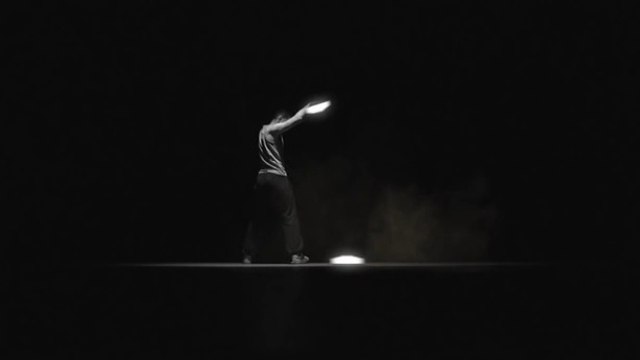 L'artiste Lucas Boirat peut faire danser de la lumière