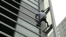 ''Spiderman français'' : Alain Robert a escaladé une tour de 170 mètres à mains nues
