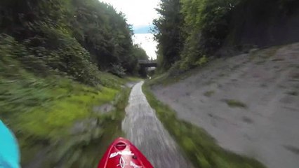 Kayak : Regardez Ben Marr se jeter dans l'Océan Pacifique grâce à une descente spectaculaire